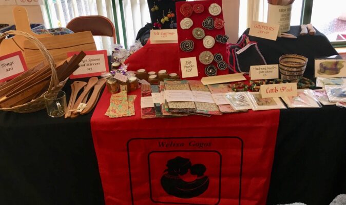 Welisa crafts table